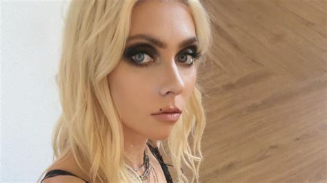 Taylor Momsen Leaves Little to Imagination in Risqué NYFW。